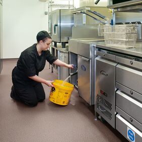 Red brown safety vinyl flooring for commercial kitchens 