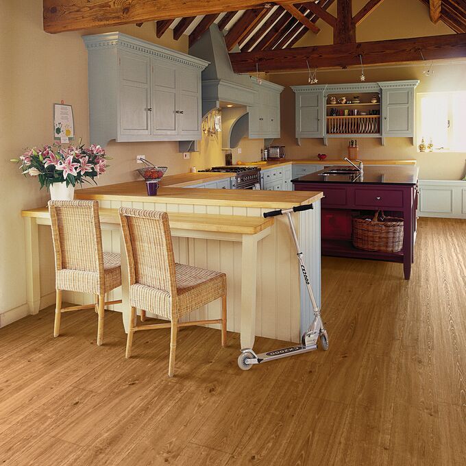 Oak effect flooring in a cottage style kitchen 